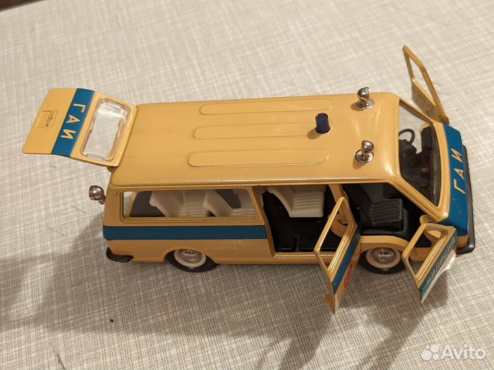 Масштабные модели. газ-13 