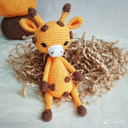 Вязаная игрушка жирафик