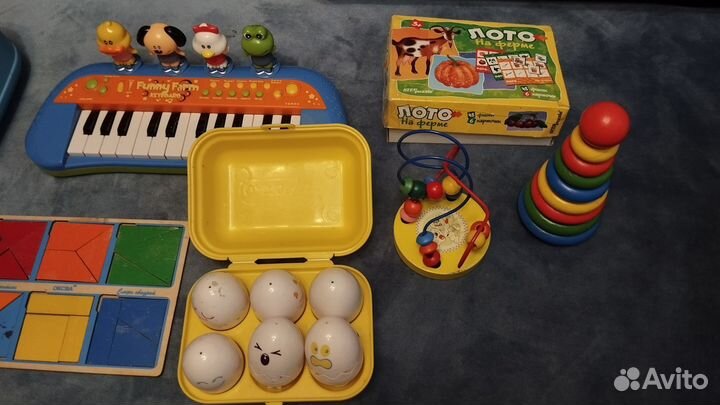 Развивающие игрушки для малышей пакетом