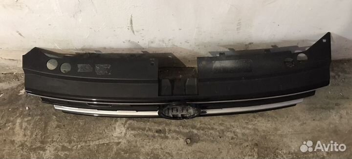 Решетка радиатора Volkswagen Tiguan 2016