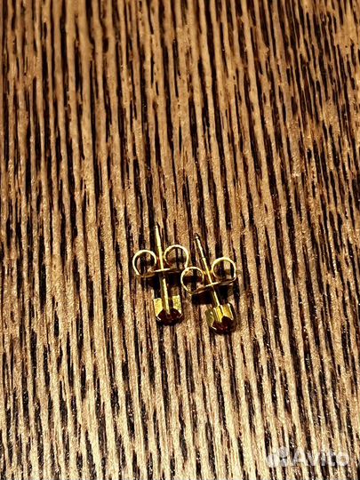 Первые позолоченные серьги для девочки