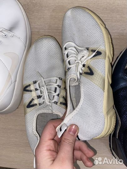 Кроссовки женские