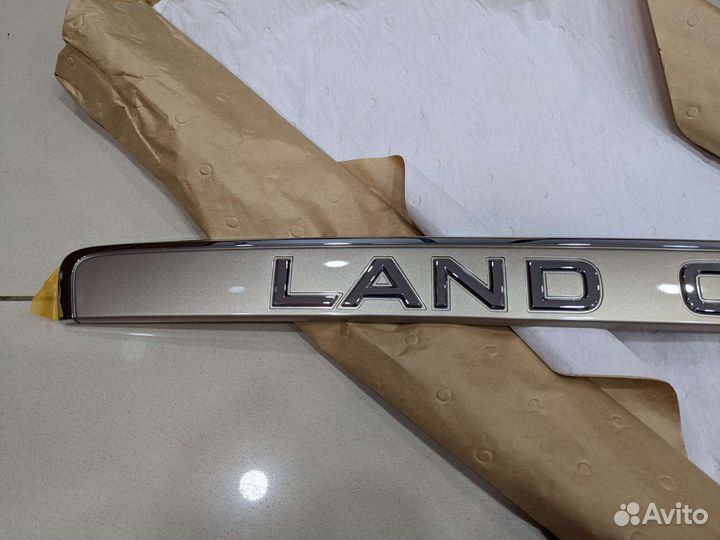 Молдинг крышки багажника land cruiser 100 бежевый