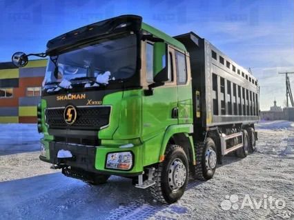 Водитель самосвала Shacman