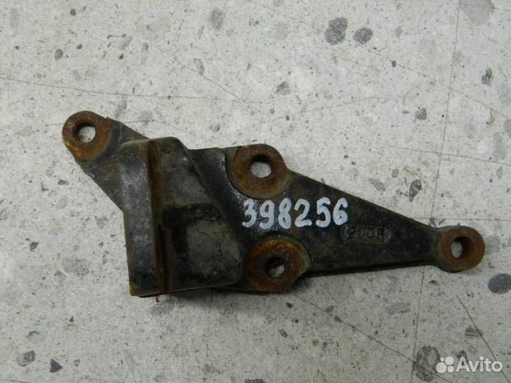 Кронштейн двигателя правый Toyota Matrix E130 2002