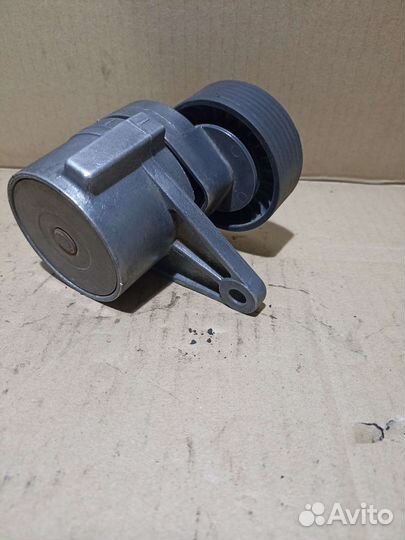 Натяжной ролик приводного ремня Volvo