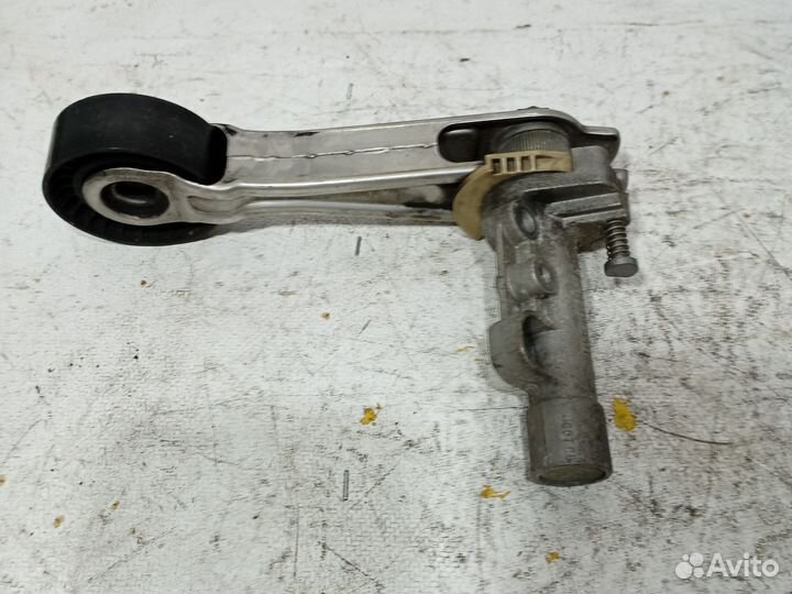 Натяжитель ремня генератора Peugeot 308