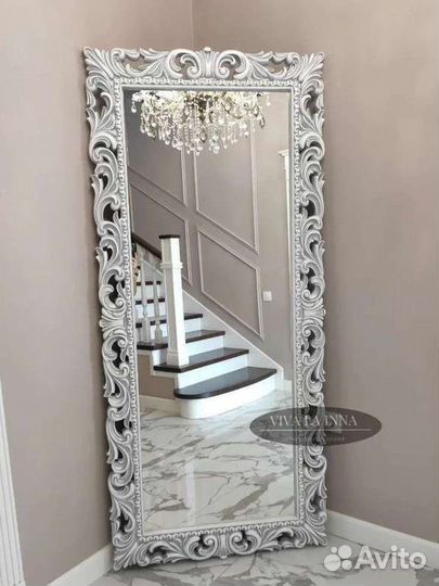 Зеркало в широкой раме