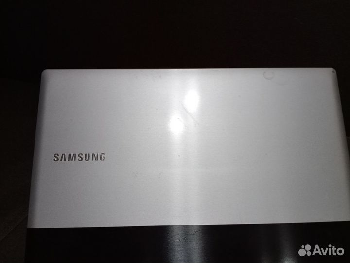 Ноутбук Samsung RV520