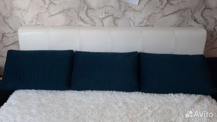 Подушки декоративные для дивана или кровати