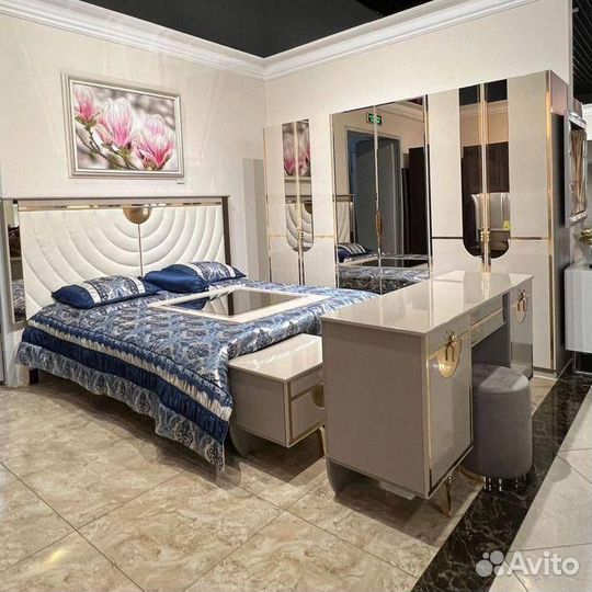 Спальный гарнитур