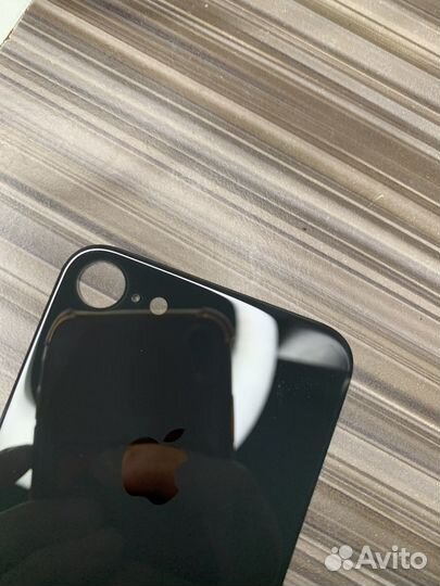 Заднее стекло на iPhone 8