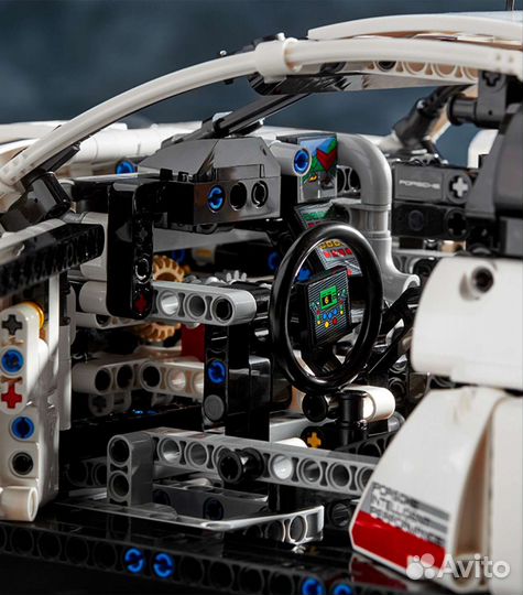 Lego Technic Porsche 911 RSR (на радиоуправлении)
