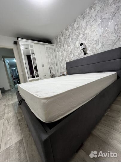 Кровать с матрасом