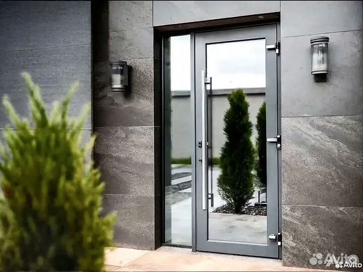 Тамбурная дверь. Входная группа