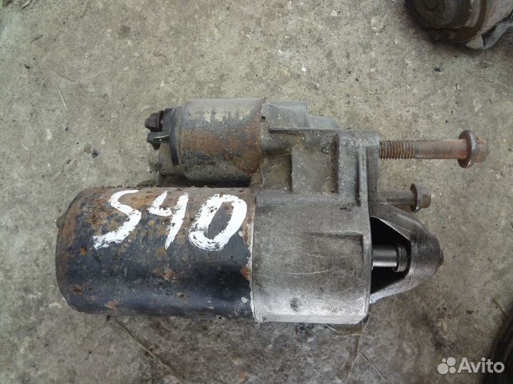 Volvo S40 V40 97года запчасти стекла дверей