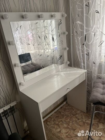 Продается туплетный столик