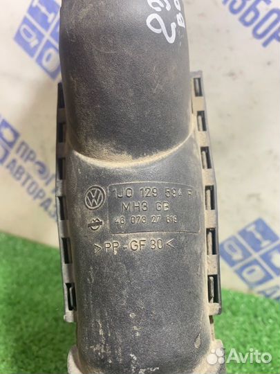 Патрубок воздушного фильтра Skoda Octavia седан