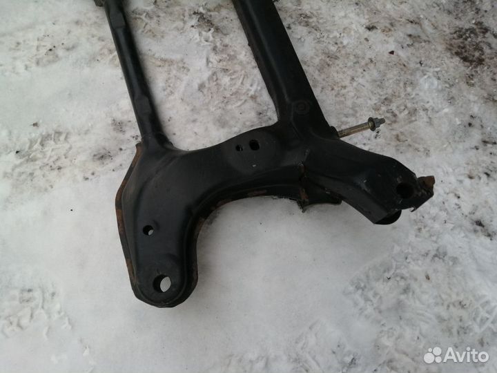 Подрамник балка передняя Lexus Ls430 Celsior