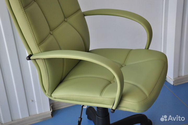 Офисное кресло 