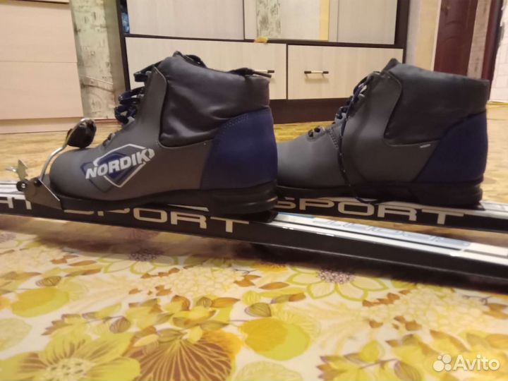 Лыжи,лыжные ботинки с креплением