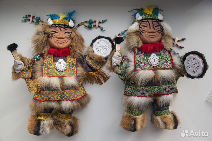 Шаманский бубен и куклы шамана