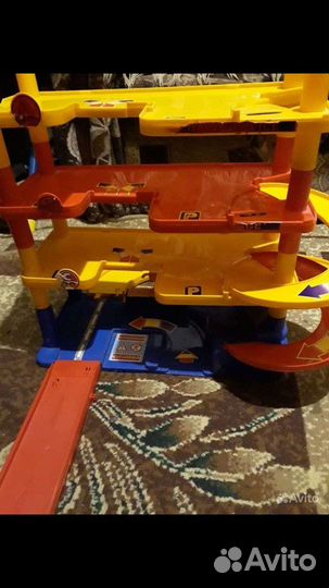 Домик кукольный, гараж - парковка