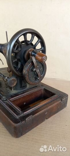 Швейная машинка 