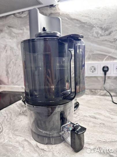 Соковыжималка шнековая hurom-h200