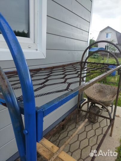 Двухъярусная кровать