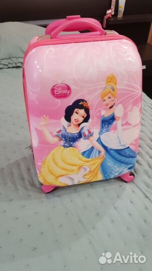 Детский чемодан на колесиках