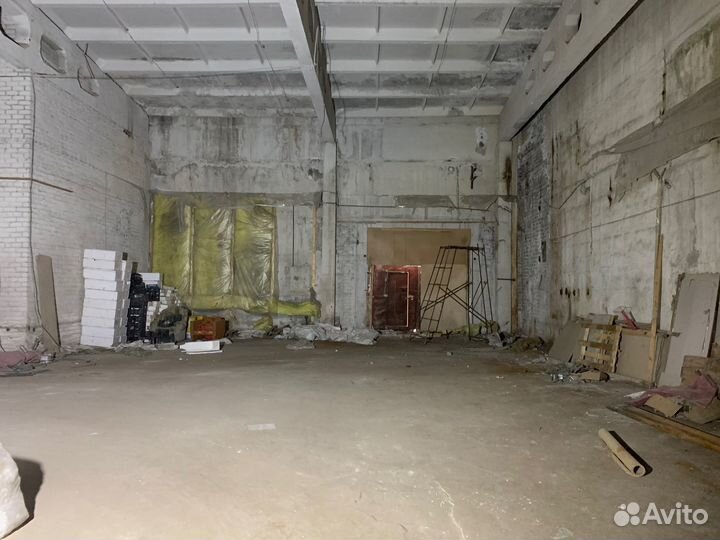 1758.6 м²