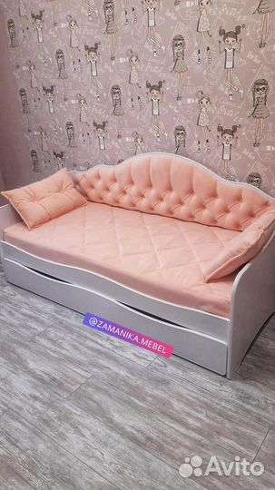 Детская кровать с мягкой спинкой