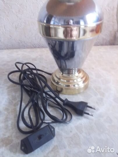 Настольная лампа