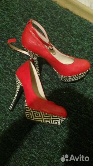 Новые,туфли модельные