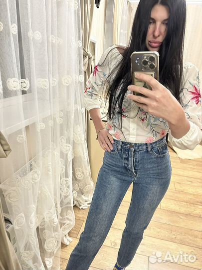 Рубашка и джинсы