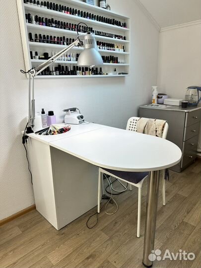Маникюрный стол
