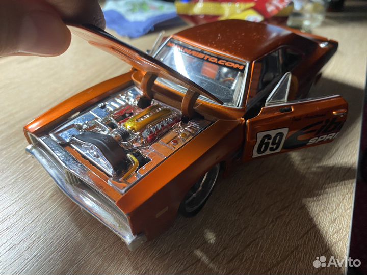 Модель автомобиля Dodge Challenger RT 1/24
