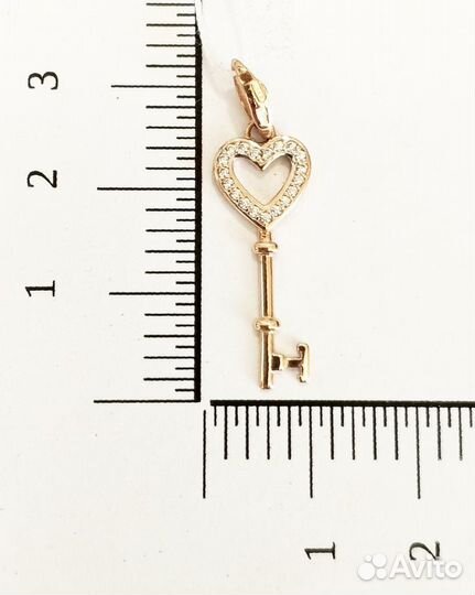 Золотая подвеска с фианитом