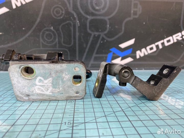 Петля двери задняя правая Audi A6 C6 BDW 2005