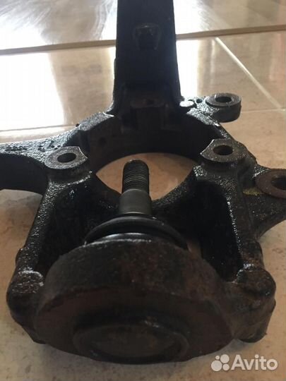 Кулак поворотный правый Jeep Grand Cherokee WK2