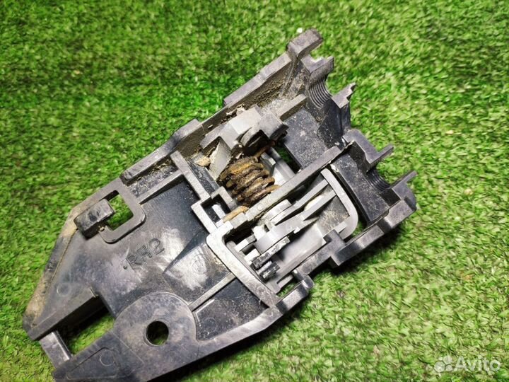 Ручка двери внутренняя правая Mitsubishi Airtrek 1