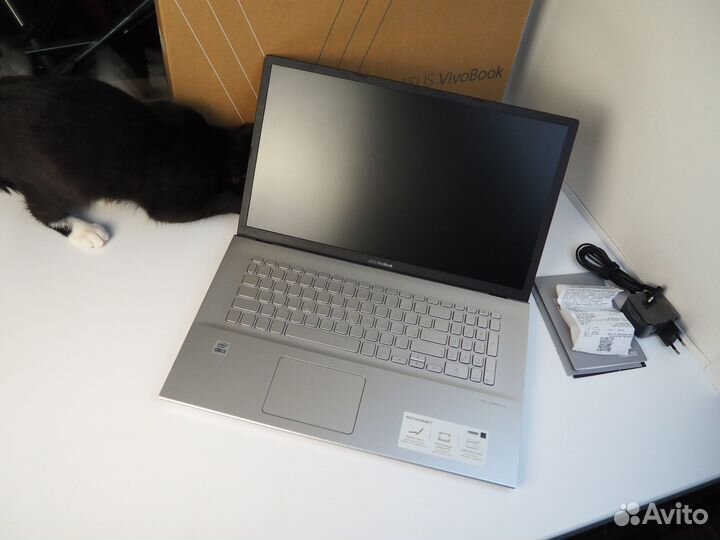 Заводское сост Asus 17.3 металлич i3 10gen ssd