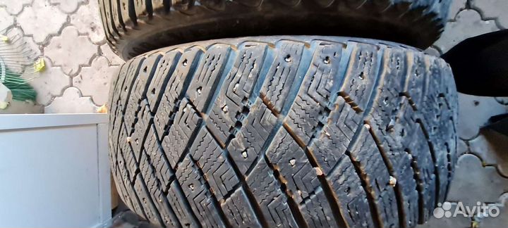 Goodyear UltraGrip 215/55 R17
