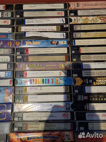 Видеокассеты с фильмами
