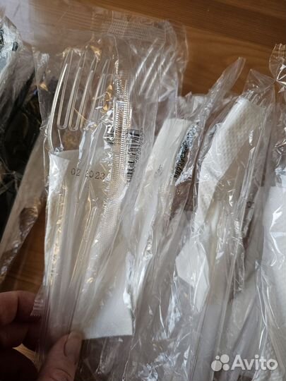 Наборы одноразовых столовых приборов