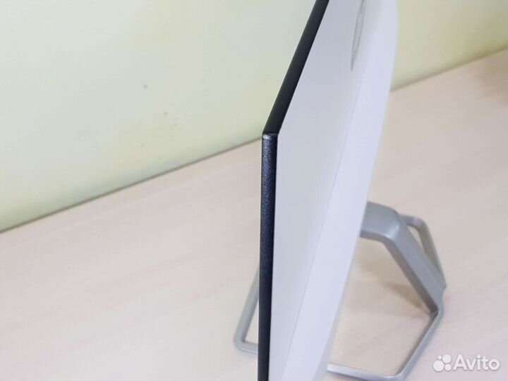 Безрамочный монитор HP 27