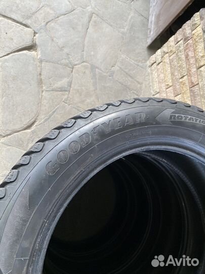 Goodyear Ultragrip Ice Arctic 235/55 R19