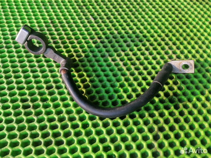 Клемма провод минус плюс на VW Passat B7 CC B6