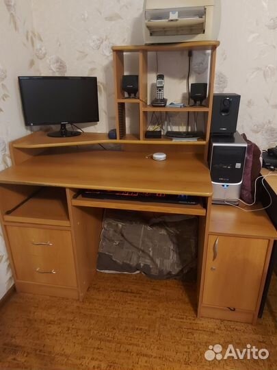 Продам компьютерный стол